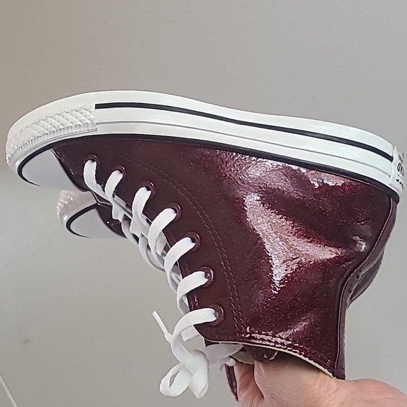 High top converse 5.5. In good condition. - Picture 2 of 7